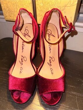 American Rag Wine Velvet Platform Block Heels | Size 7.5